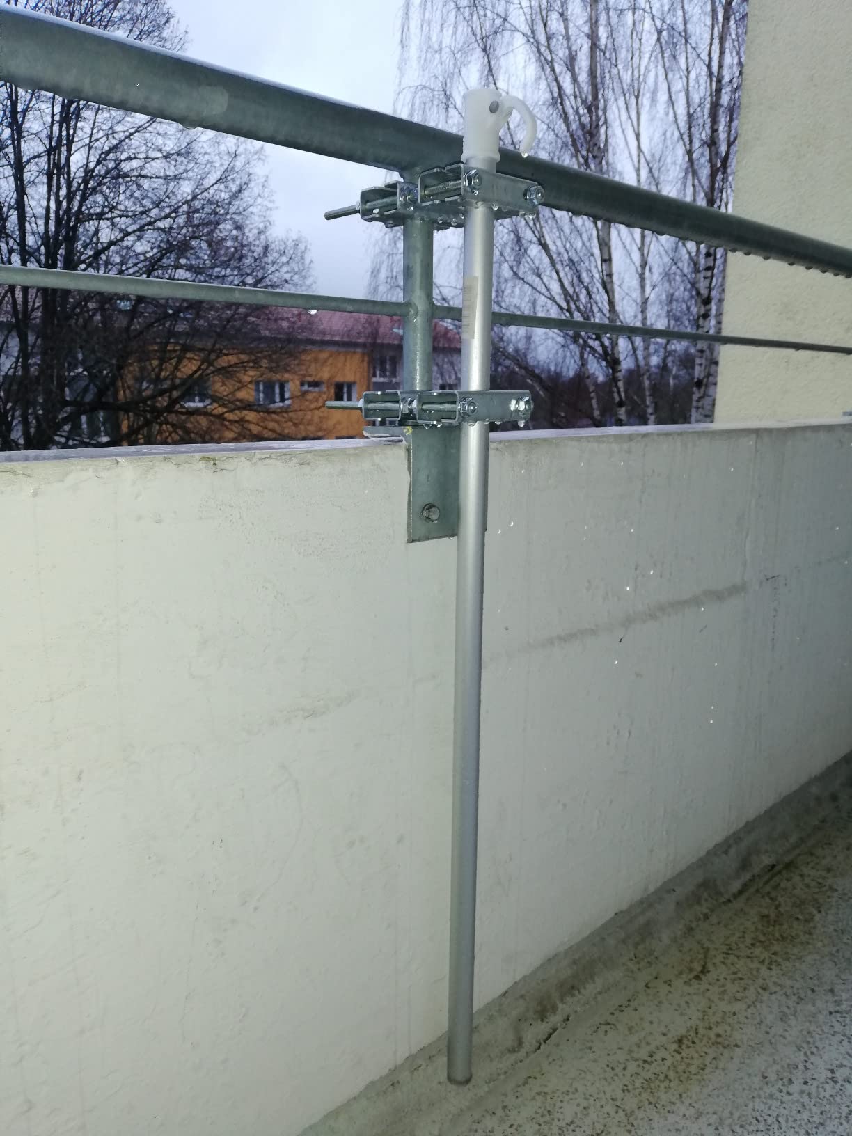 Solide Schellen für Mast an Mast